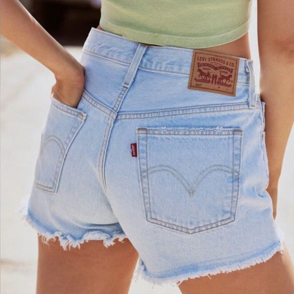 Levi's 501 Original Light Wash Raw Hem Shorts Size 27 - Picture 2 of 8